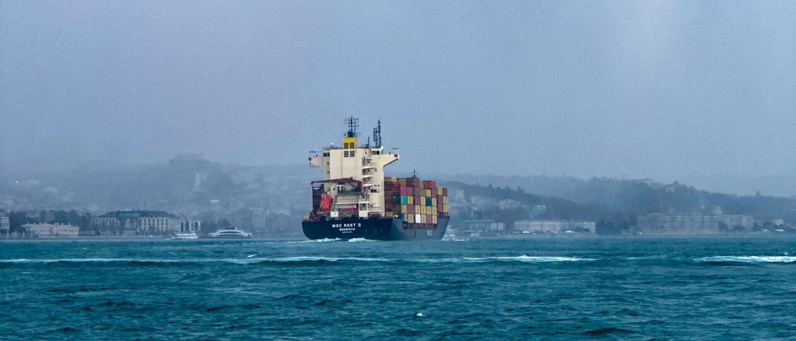 Iran Reimposes Strait of Hormuz Restrictions, Raising Global Concerns