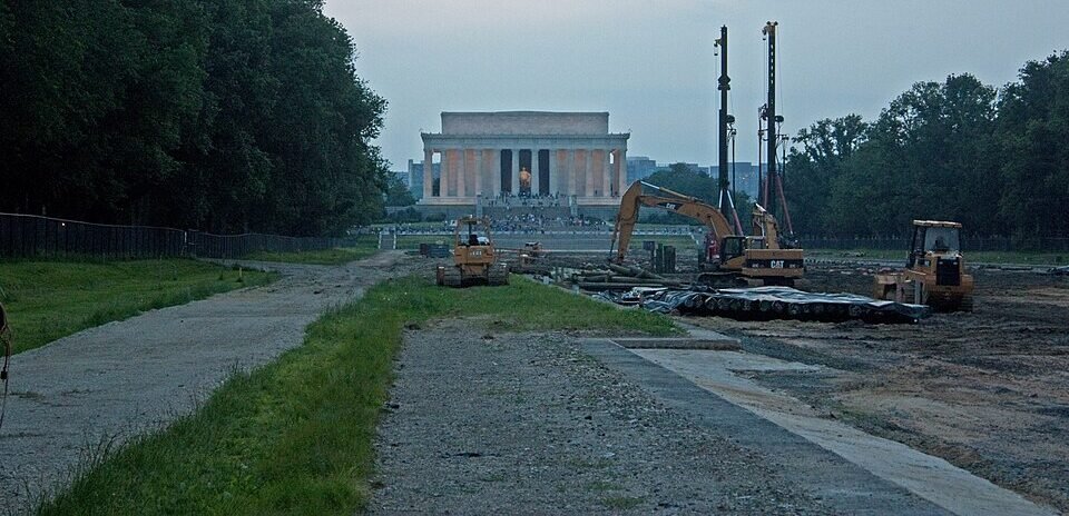 The National Mall Showdown: Media Pounces on $14M Lincoln Memorial Pool Restoration Over Temporary Algae Bloom