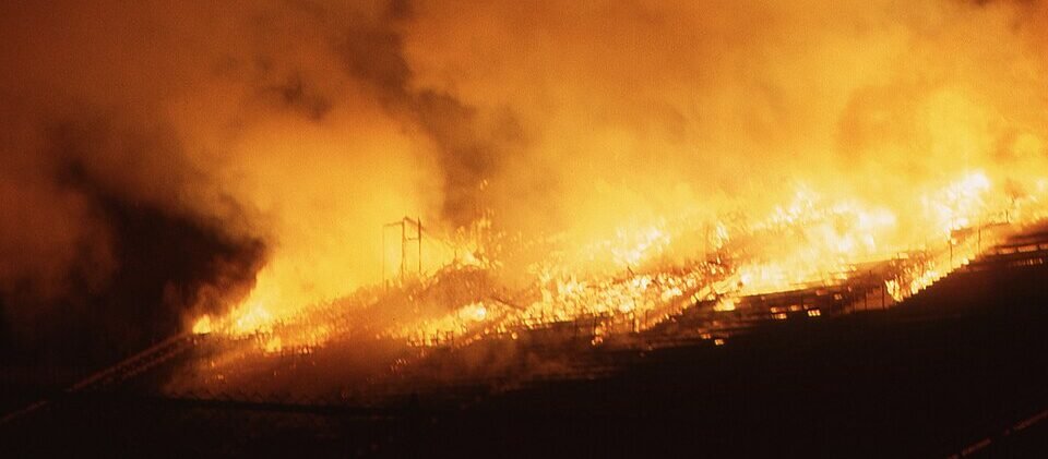 Red Lines and Burning Barricades The Anatomy of Belfast’s Night of Violence