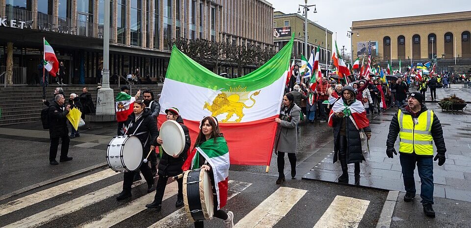 U.S. Expands Strikes on Iranian Infrastructure as Gulf Tensions Escalate