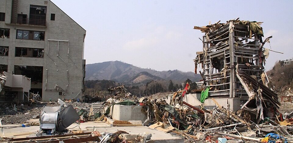 7.1 Earthquake Devastates Southern Japan PM Takaichi Sends in the Troops as Rescue Crews Race Against the Clock