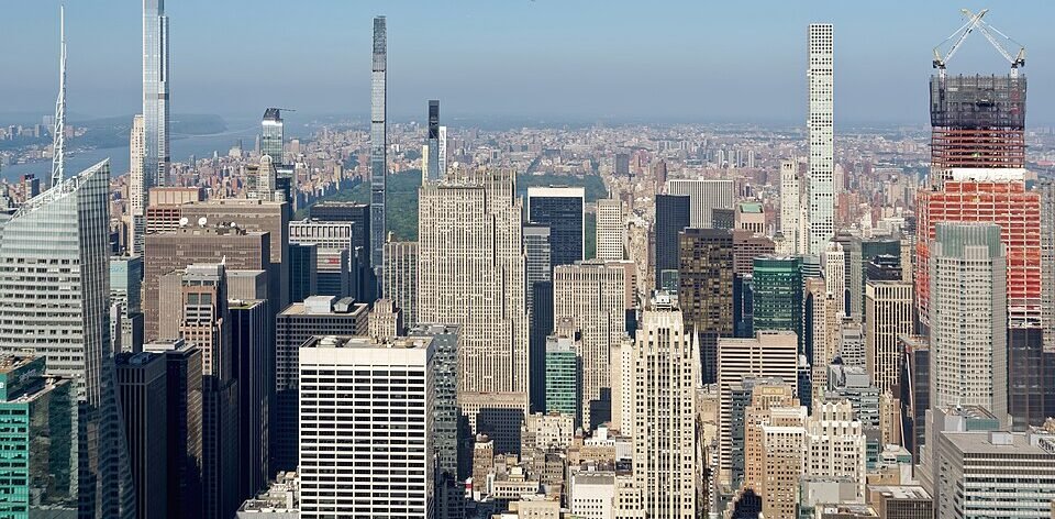 Empire State Building Climb Sparks Investigation Into Landmark Security and Public Safety
