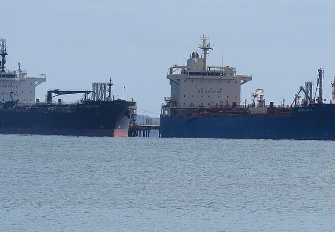 US-Iran Naval Standoff Escalates Around the Strait of Hormuz