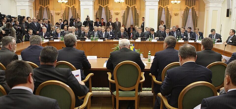 Trump’s Peace Push Takes Center Stage as U.S. Envoys Engage Moscow and Kyiv