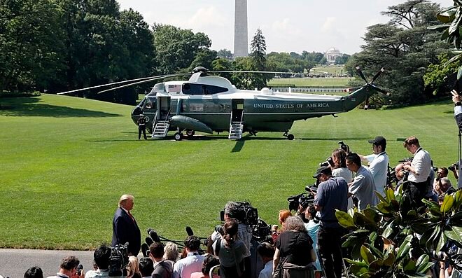 Trump Discusses Ukraine War, European Protests and Midterm Politics in Wide-Ranging Press Gaggle
